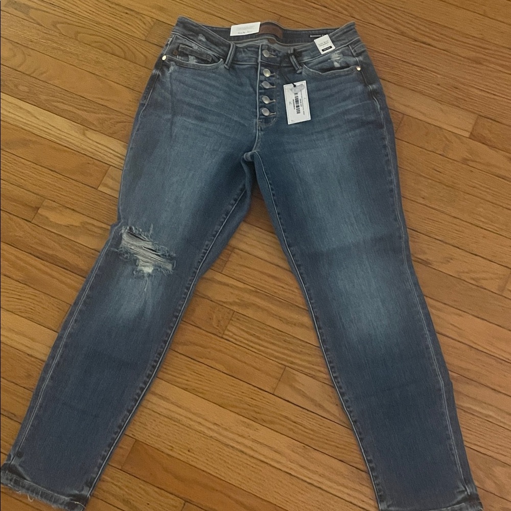 NWT Judy Blue Button Fly Mid Rise Boyfriend Fit 9/29